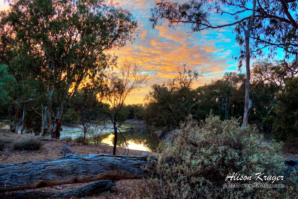 Darling River Sunrise Para Homested