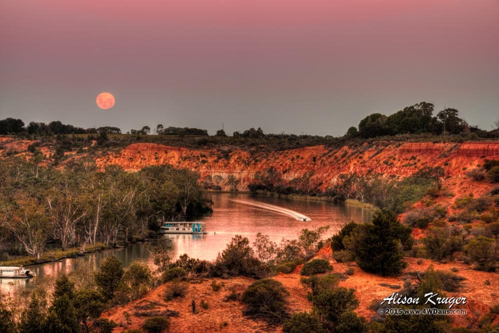 Murray River Speedboat Lunar Rise